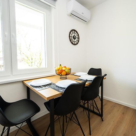 Bright 2Bdr Apartment With Balcony - Free Parking SJJ Exteriör bild