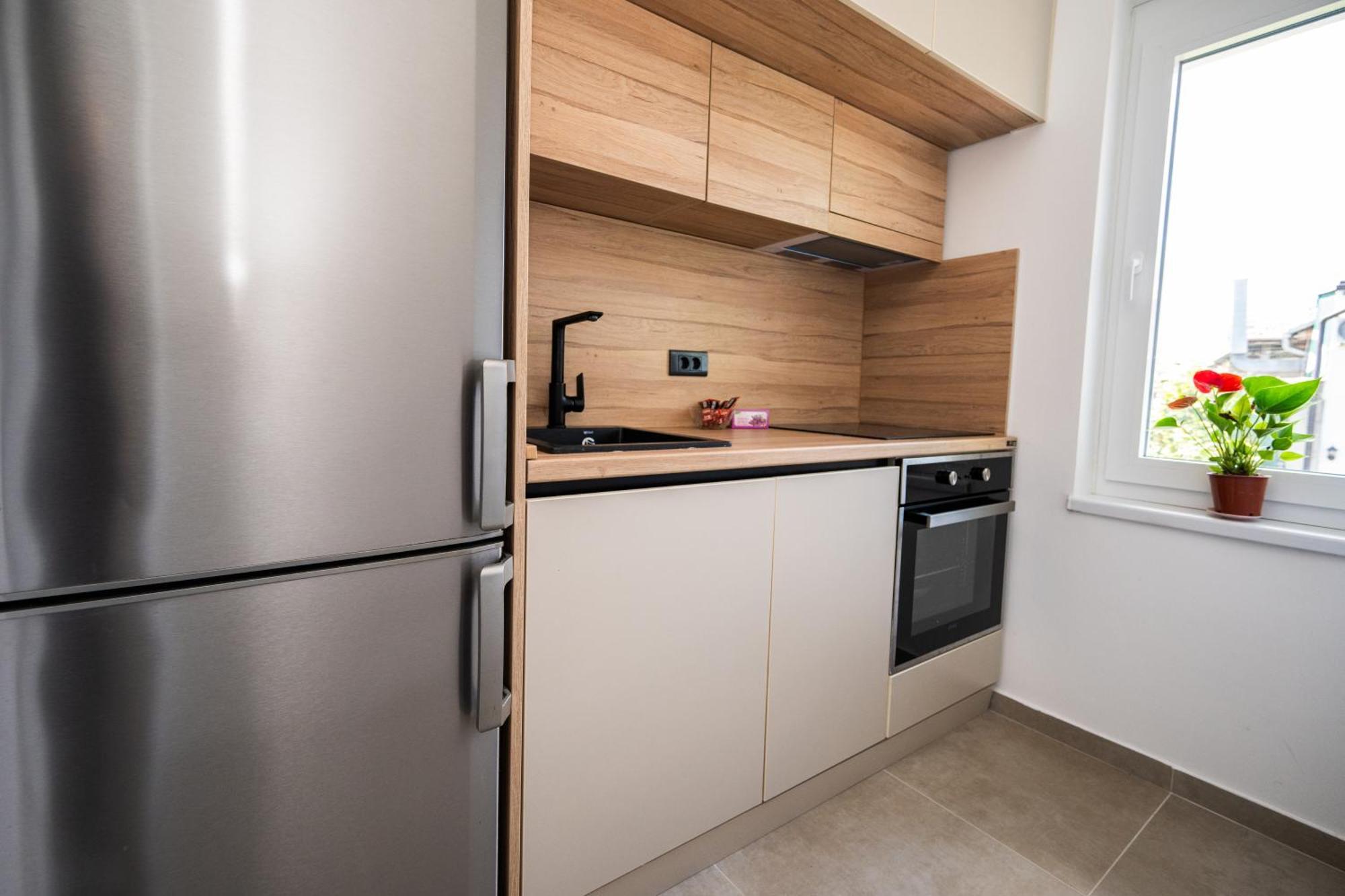 Bright 2Bdr Apartment With Balcony - Free Parking SJJ Exteriör bild